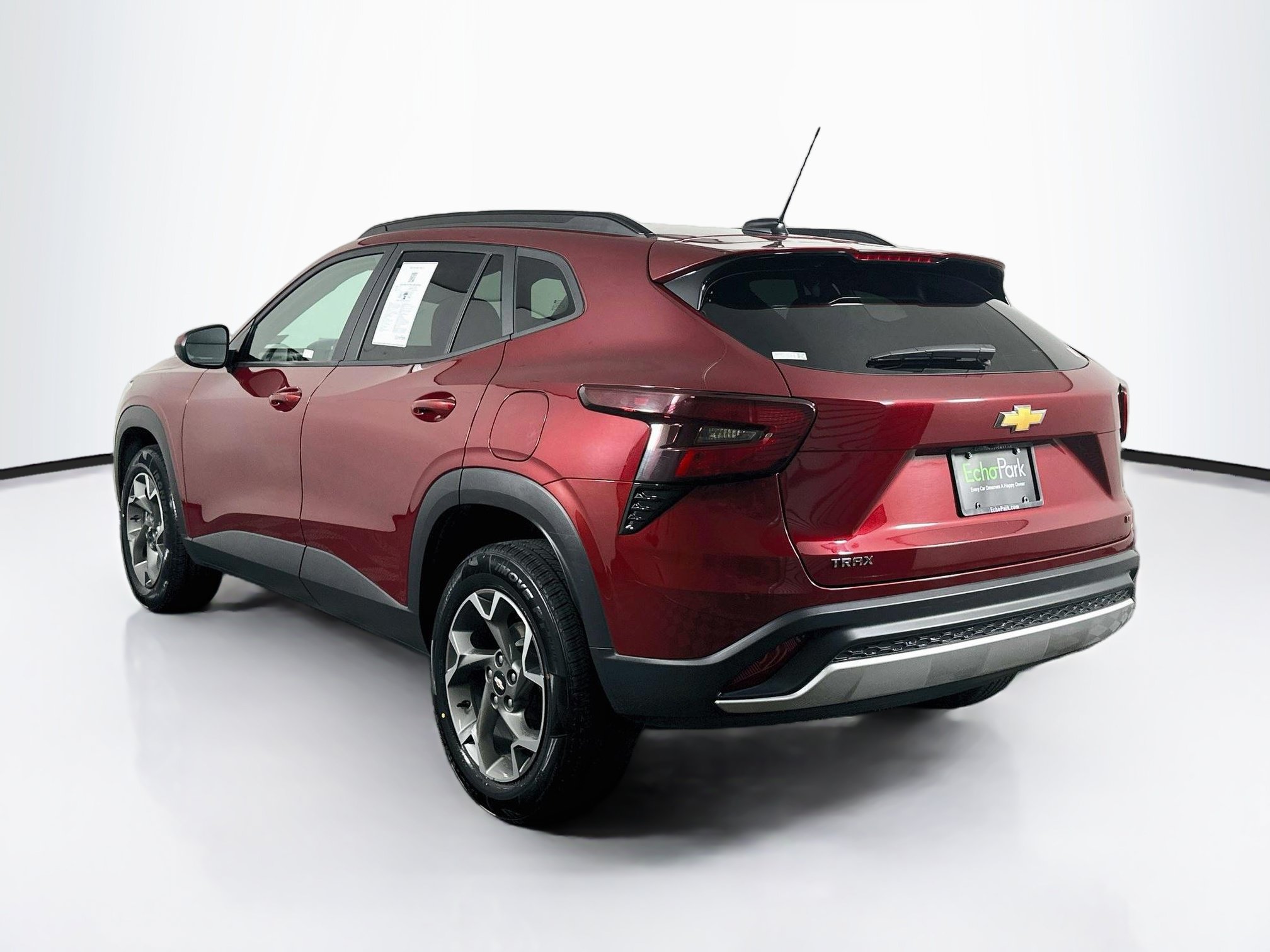 Used 2025 Chevrolet Trax LT FWD image 5