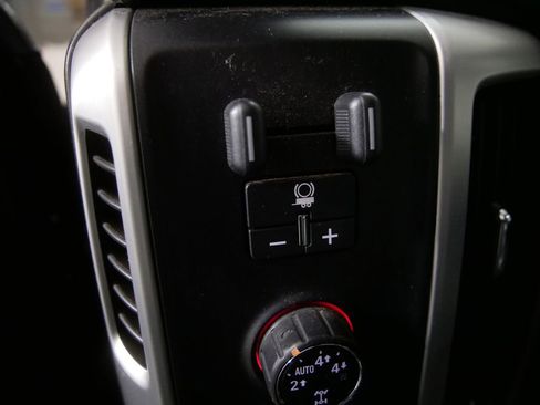 Used 2014 GMC Sierra 1500 SLT w/ SLT Crew Cab Value Package image 17