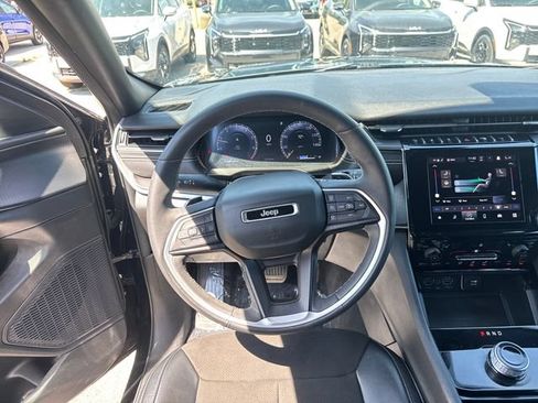 Used 2023 Jeep Grand Cherokee Altitude AWD/4WD image 15