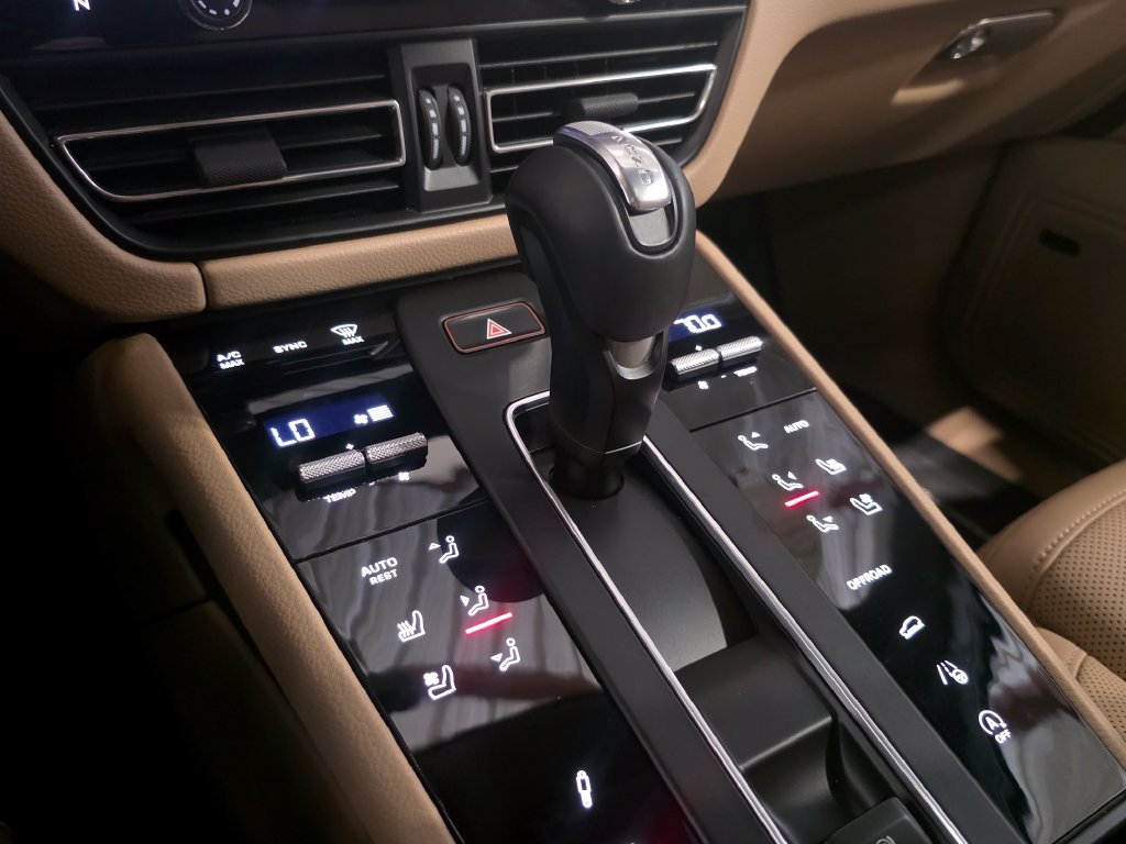 Certified 2026 Porsche Macan S AWD/4WD image 33