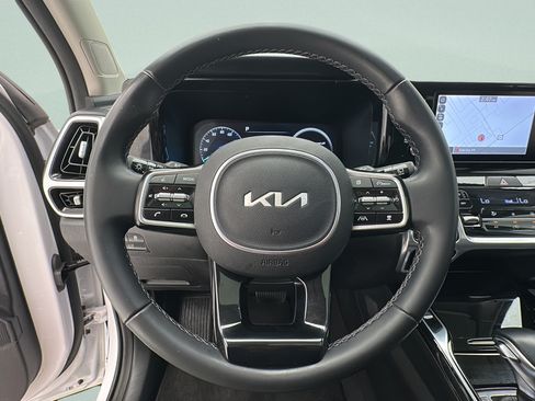 Used 2023 Kia Sorento SX AWD/4WD image 16
