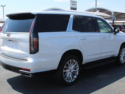 Used 2024 Cadillac Escalade Premium Luxury image 3