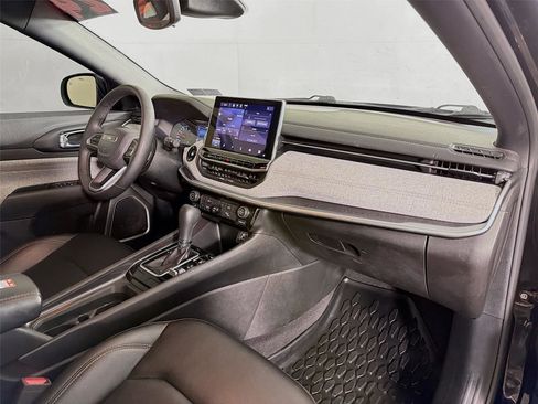 Used 2024 Jeep Compass Latitude AWD/4WD image 29
