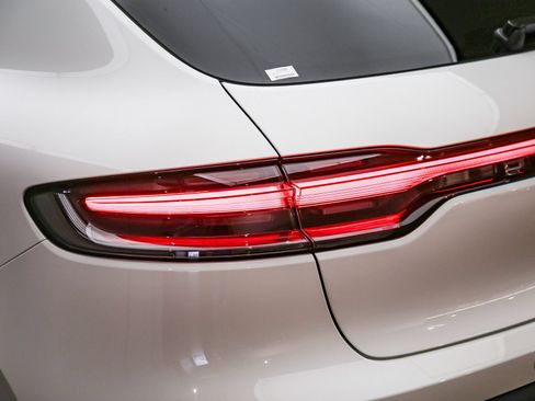 Certified 2025 Porsche Macan Turbo AWD/4WD image 15