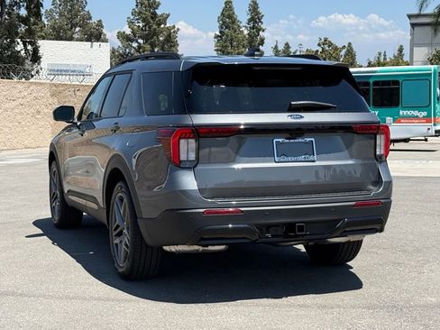 New 2026 Ford Explorer ST-Line w/ ST-Line Street Pack RWD image 4