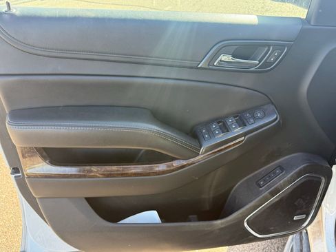 Used 2017 Chevrolet Suburban LT image 16