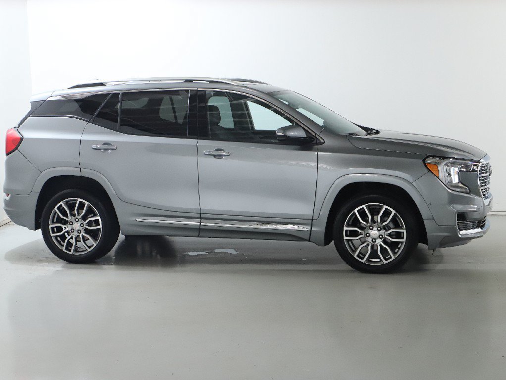 Used 2024 GMC Terrain Denali w/ Denali Premium Package AWD/4WD image 11