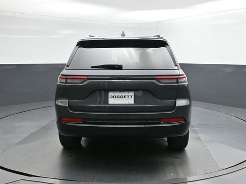 Used 2025 Jeep Grand Cherokee Altitude image 8