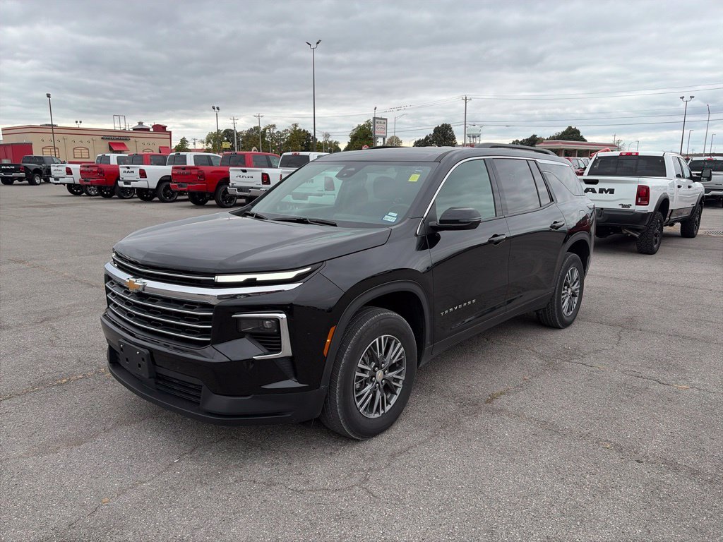 Used 2026 Chevrolet Traverse LT FWD image 2