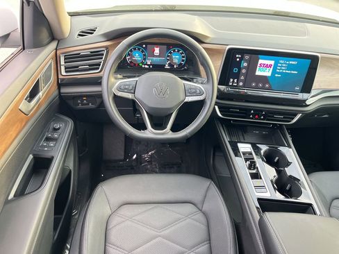 Used 2025 Volkswagen Atlas SE AWD/4WD image 25