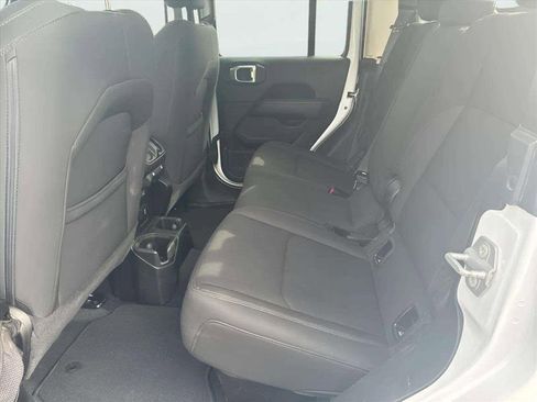 Used 2023 Jeep Gladiator Overland image 11