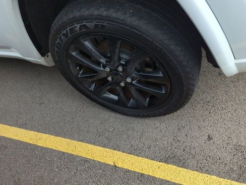 Used 2019 Jeep Grand Cherokee Altitude image 5