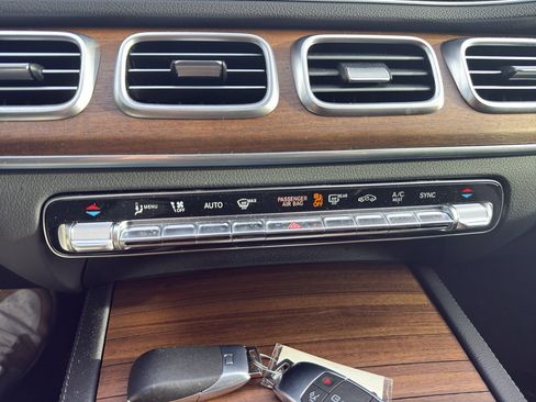 Used 2025 Mercedes-Benz GLE 350 4MATIC image 13