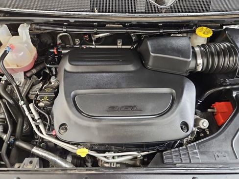 Used 2023 Chrysler Pacifica Touring-L image 54