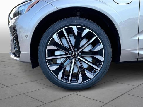 New 2026 Volvo XC60 T8 Ultra w/ Protection Package Premier AWD/4WD image 16