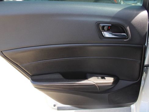 Used 2017 Acura ILX image 9