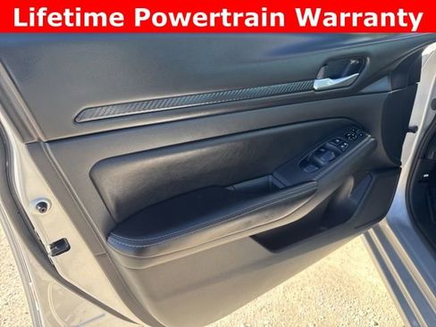 Used 2024 Nissan Altima 2.5 SV image 22