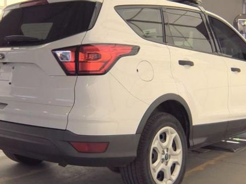 Used 2019 Ford Escape S image 3