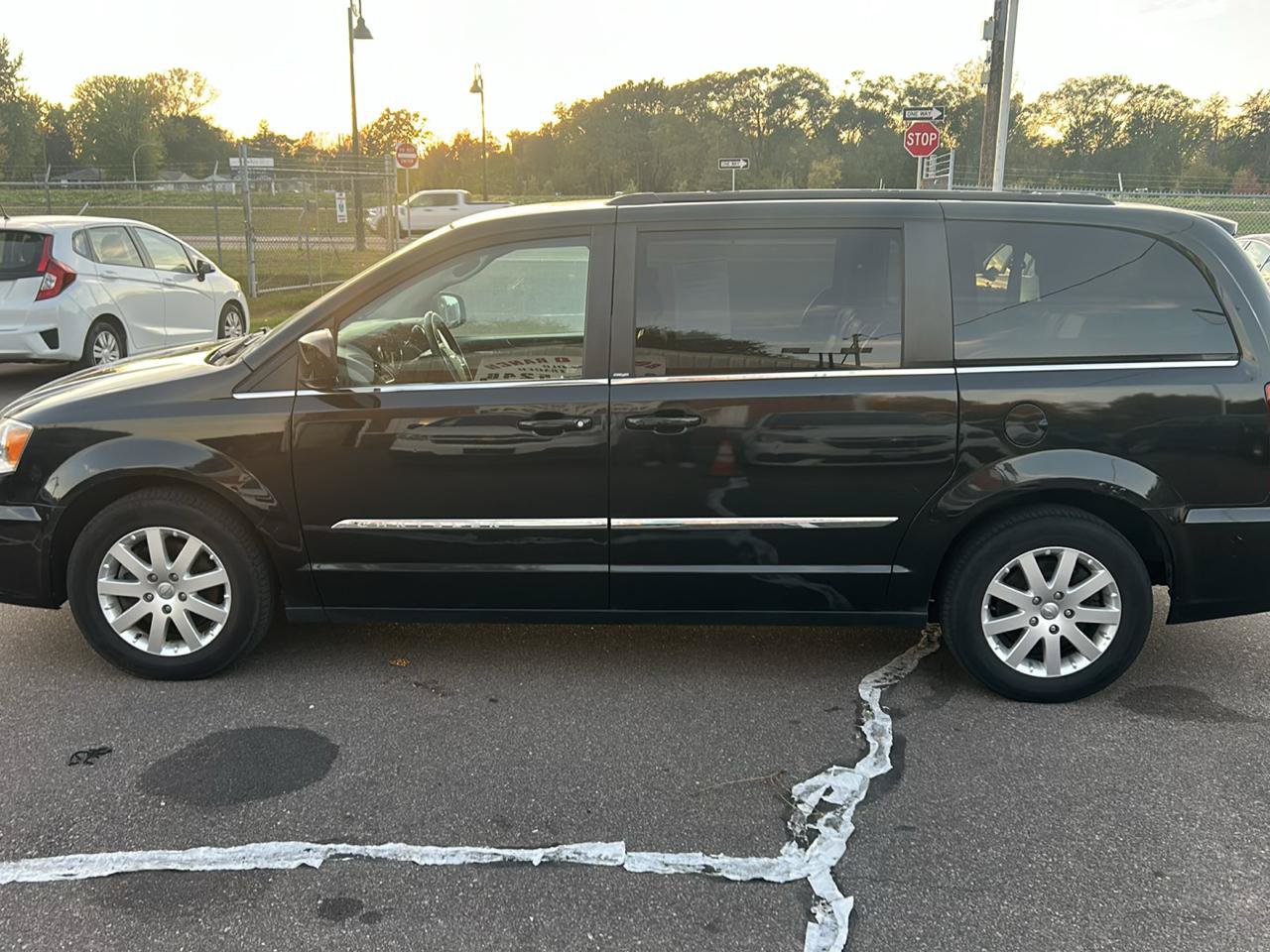 Used 2013 Chrysler Town & Country Touring FWD image 8