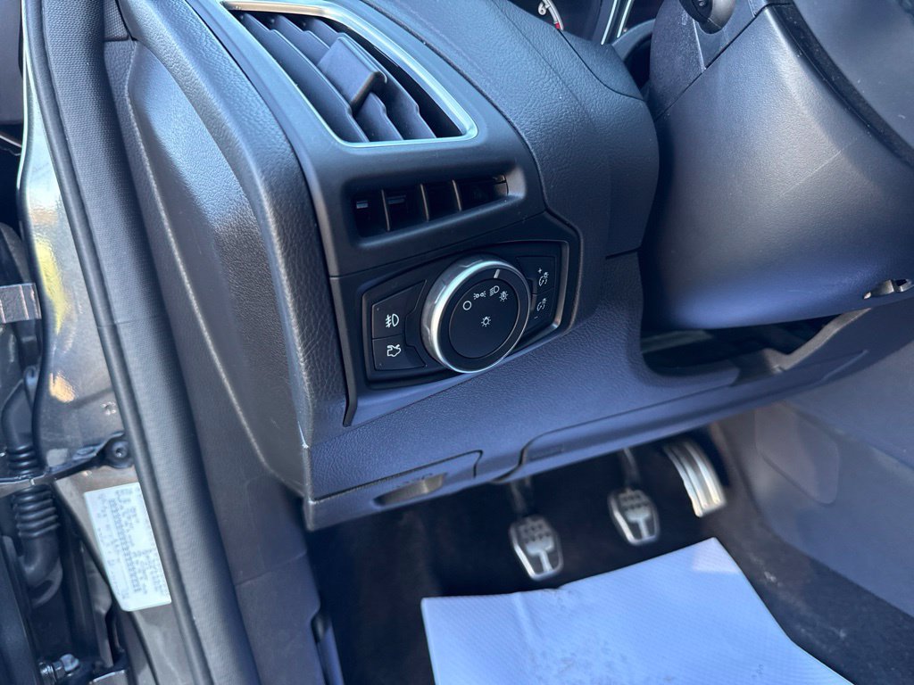 Used 2017 Ford Focus ST w/ Equipment Group 402A FWD image 30