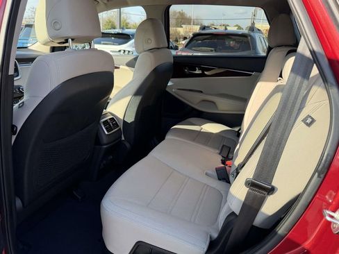 Used 2017 Kia Sorento LX w/ LX Convenience Package image 15