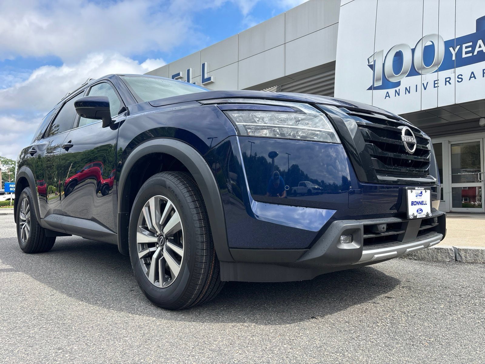 Used 2022 Nissan Pathfinder SL w/ SL Black Package AWD/4WD image 10