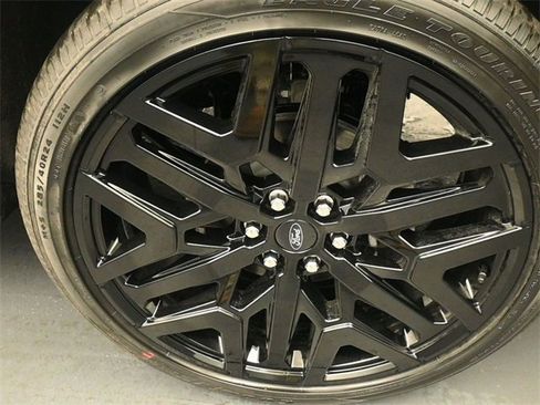 New 2026 Ford Expedition Platinum image 9