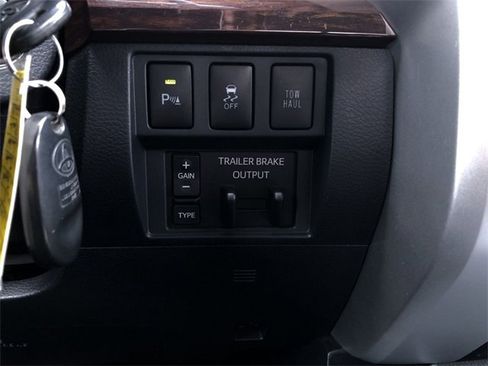 Used 2017 Toyota Tundra Limited image 42