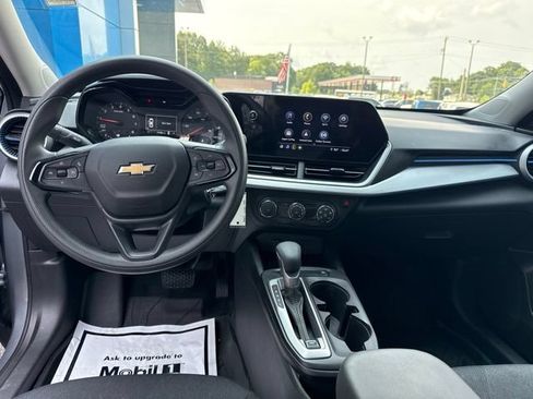 Used 2025 Chevrolet Trax LS w/ Driver Confidence Package FWD image 17