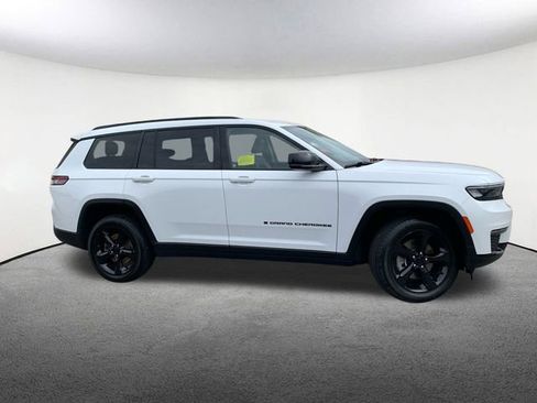 Used 2022 Jeep Grand Cherokee L Limited w/ Black Appearance Package image 16