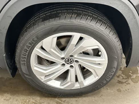 Certified 2023 Volkswagen Atlas SE image 5
