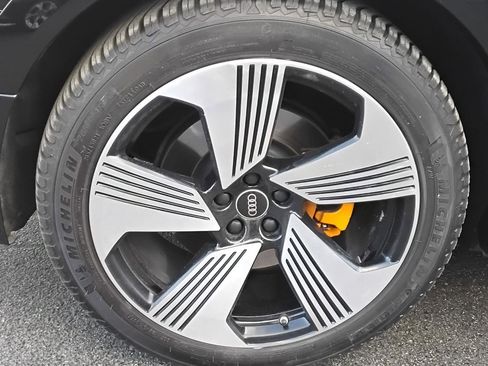 Used 2023 Audi e-tron Premium Plus w/ Premium Plus Package image 13
