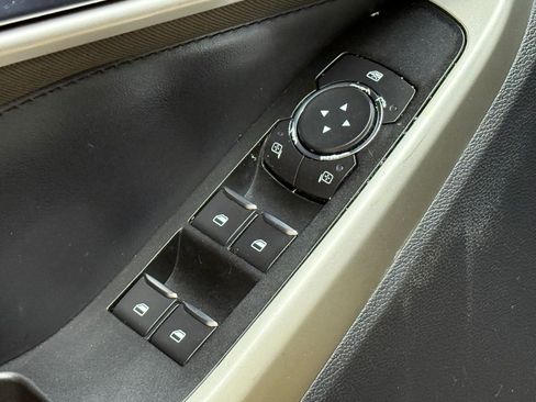 Used 2020 Ford Explorer XLT image 25