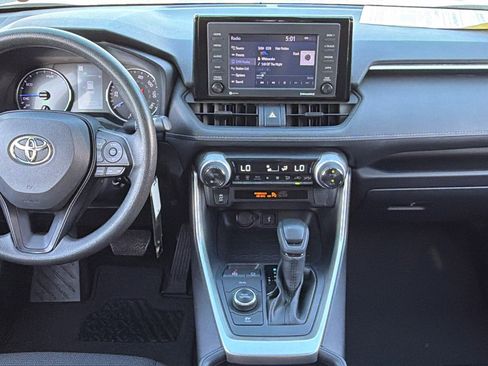 Used 2022 Toyota RAV4 LE image 23