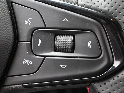 Certified 2025 Chevrolet Trax RS w/ Sunroof Package image 24