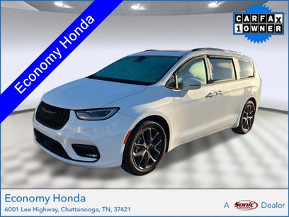 Used 2021 Chrysler Pacifica Touring-L w/ Uconnect Theater Family Group