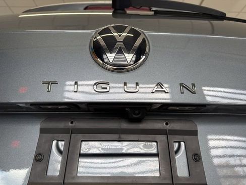 Used 2024 Volkswagen Tiguan SE image 17
