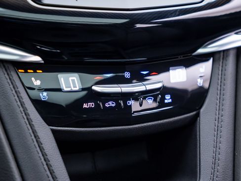 Certified 2025 Cadillac XT6 Premium Luxury w/ Platinum Package AWD/4WD image 30