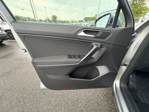 Used 2021 Volkswagen Tiguan S FWD image 8