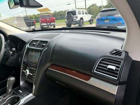 Used 2017 Ford Explorer Platinum image 35