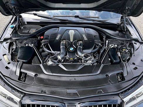 Used 2018 BMW 750i xDrive AWD/4WD image 38