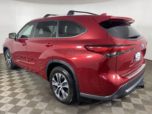 Used 2023 Toyota Highlander XLE AWD/4WD image 5