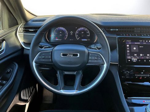 Used 2023 Jeep Grand Cherokee L Laredo image 10