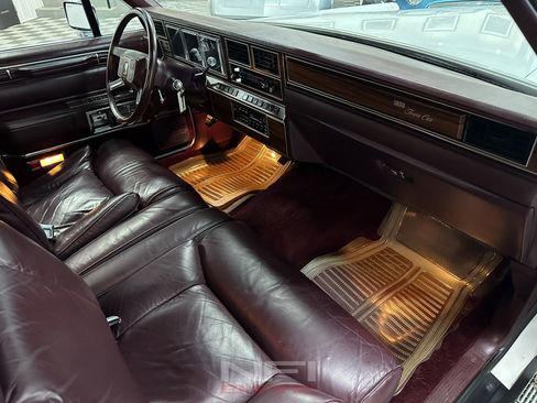Used 1988 Lincoln Town Car Signature image 32