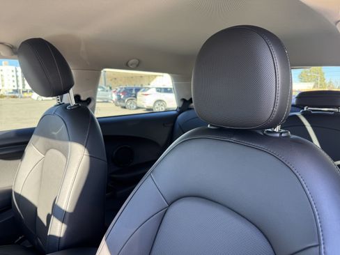 Used 2022 MINI Cooper 2-Door Hardtop image 15