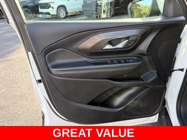 Used 2024 GMC Terrain SLE AWD/4WD image 12