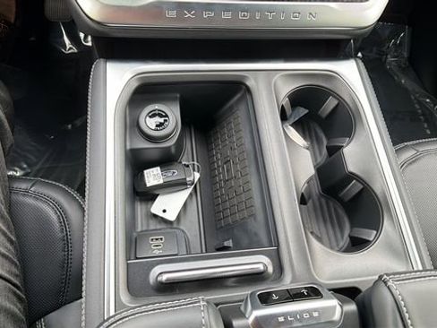 New 2025 Ford Expedition Platinum w/ Stealth Performance Package image 21