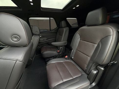 Used 2023 Chevrolet Traverse High Country AWD/4WD image 41