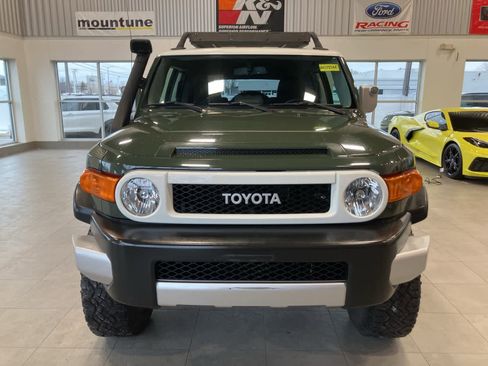 Used 2010 Toyota FJ Cruiser 4WD image 2