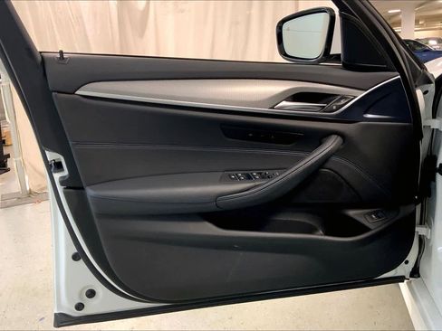 Used 2019 BMW 530i xDrive w/ M Sport Package image 21
